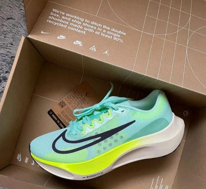 NIKE ZOOM FLY 5.