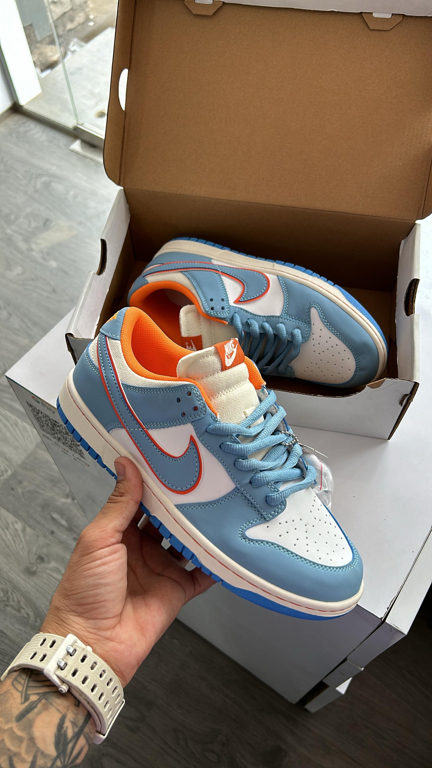 Nike sb dunk low sky orange