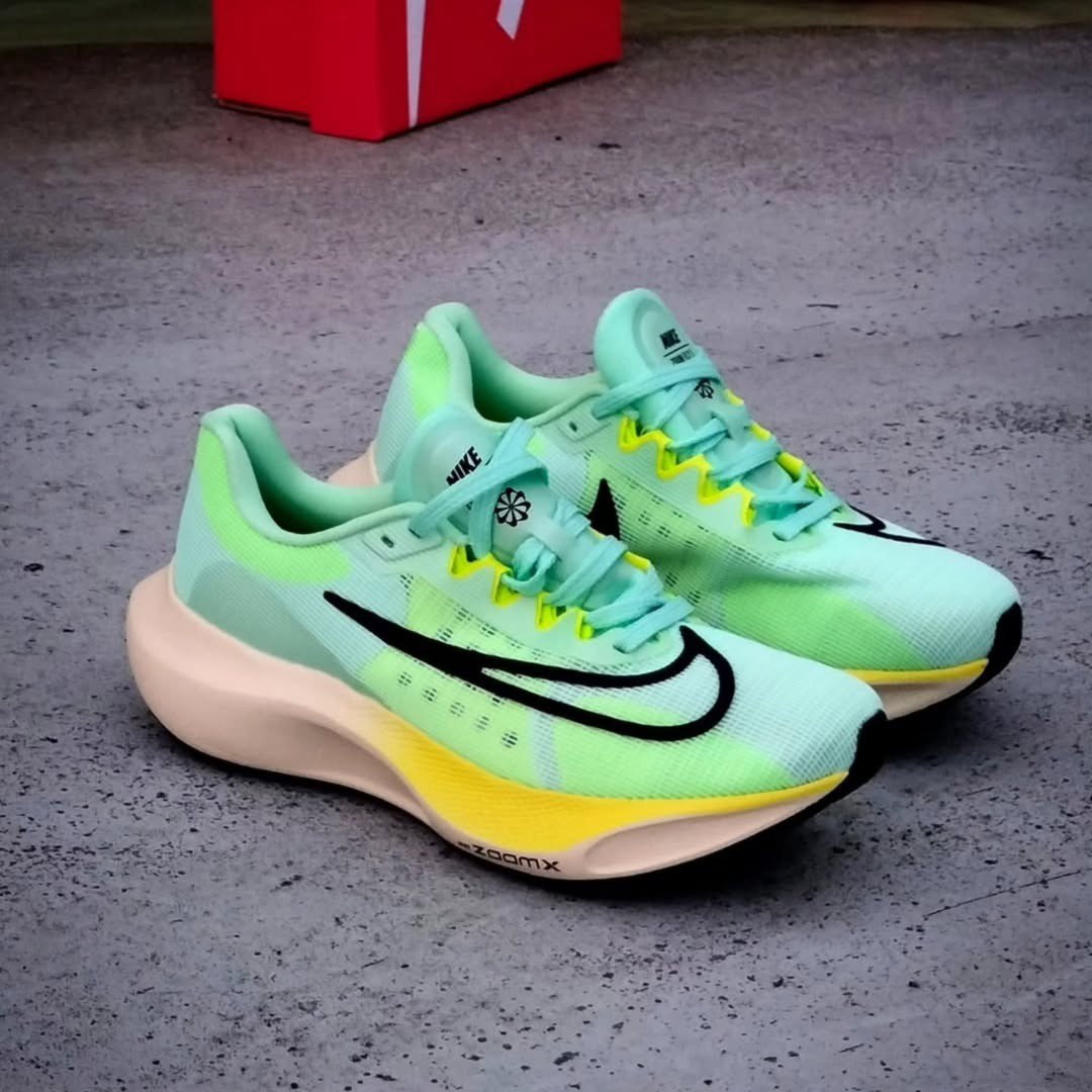 NIKE ZOOM FLY 5.